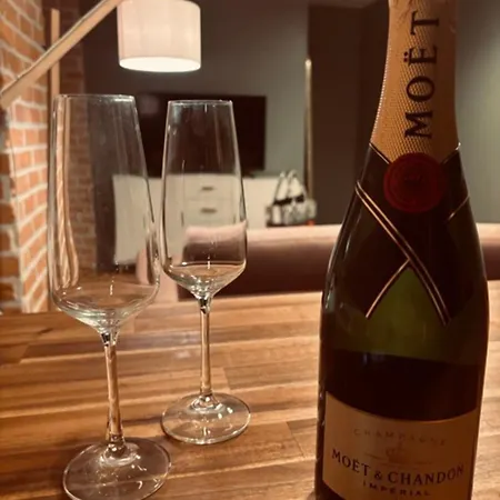 T2 Center With Terrace